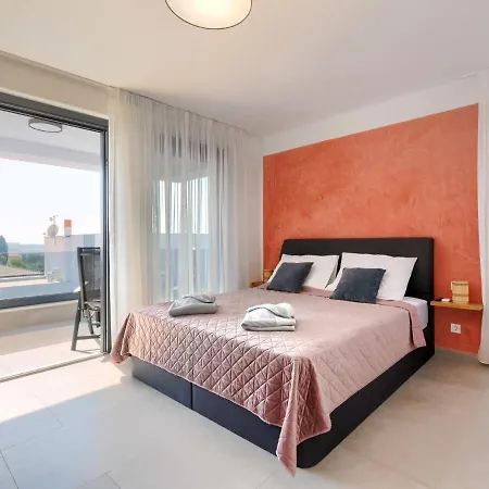 Mi By Interhome Pula