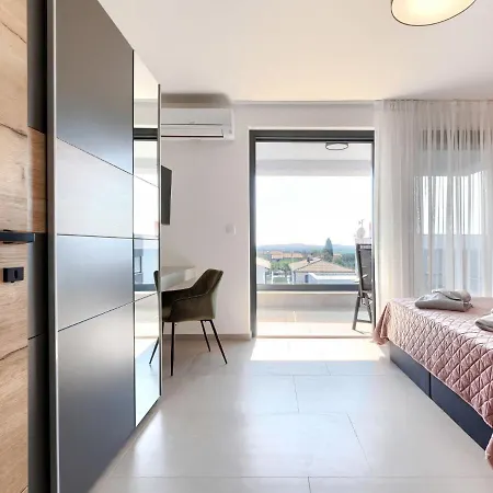 Mi By Interhome Pula