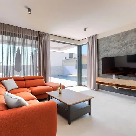 Mi By Interhome Pula