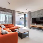 Mi By Interhome Πούλα