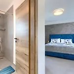 Mi By Interhome * Πούλα