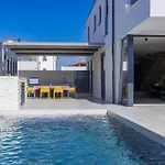 Mi By Interhome * Πούλα